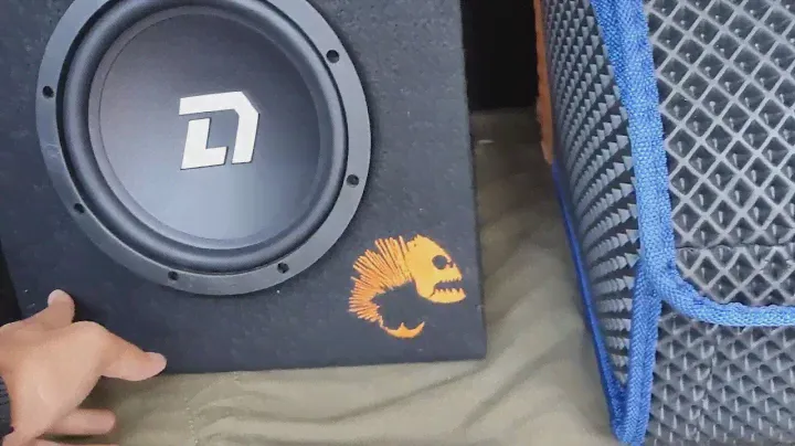 Активный сабвуфер DL audio Piranha 8a в лада гранта седан